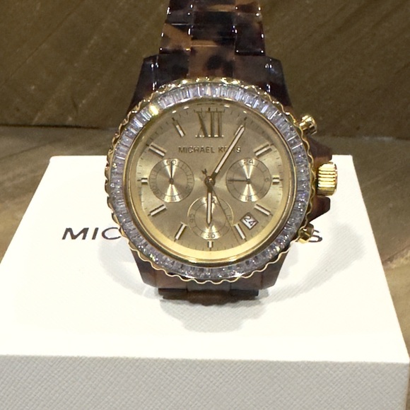 New Michael Kors Oversized Everest Pavé Gold Tortoiseshell Women’s Watch - Picture 8 of 11